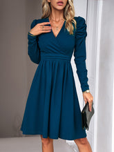 Ladies Fashion Elegant Solid Color V-neck Long Sleeve Dress