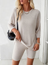 Women's new style elegant, fashionable and casual round neck and mid-sleeve suit