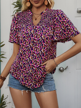 Women's short sleeve v-neck printed shirt