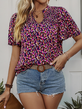 Women's short sleeve v-neck printed shirt