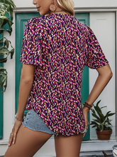 Women's short sleeve v-neck printed shirt