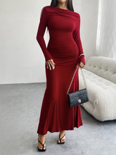 Solid color hip-wrapped one-shoulder dress